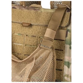 5.11 Tactical PC Hydration Carrier i MultiCam set med opbevaringsnet tæt på