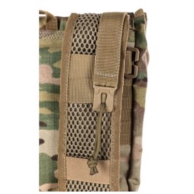 5.11 Tactical PC Hydration Carrier i MultiCam set med detaljer ved skulder