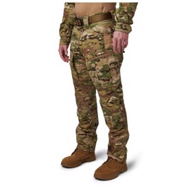 5.11 Tactical V.XI XTU Straight Pant i farven MultiCam set i vinkel forfra med detaljer