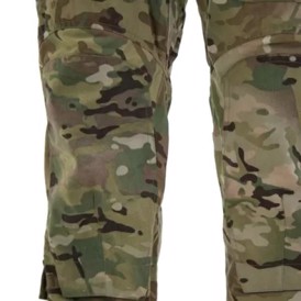 Carinthia Combat Bukser i farven MultiCam set med detaljer ved knæ forfra