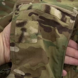 Carinthia Combat Jakke i MultiCam gennemgående lomme på overarm