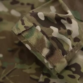 Carinthia Combat Jakke i MultiCam med velcro ved ærmeafslutninger