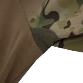 Carinthia Combat Shirt i farven MultiCam set med detaljer under arm