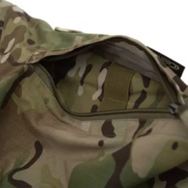 Carinthia Combat Shirt i farven MultiCam set med detaljer ved lomme