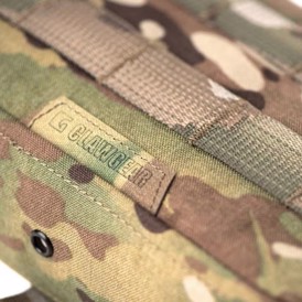 Clawgear Medium Horizontal Utility Pouch Core, MultiCam set med logo på front